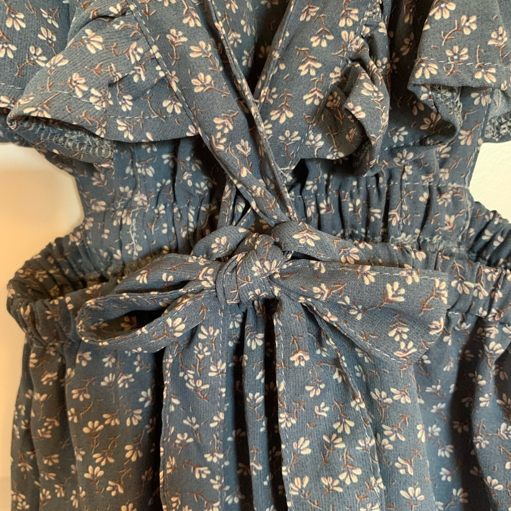Floral Ruffle Sleeve Romper - Picture 3 of 5